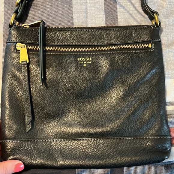 Ladies Leather Fossil Crossbody Bag! - Picture 2 of 12